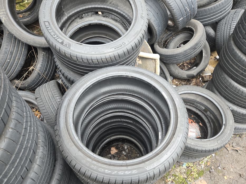 4бр. 245 40 19 Pirelli RunFlat всесезонни.