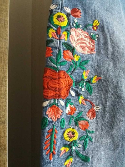 Blugi Kiabi Skinny fit - broderie flori/cocor