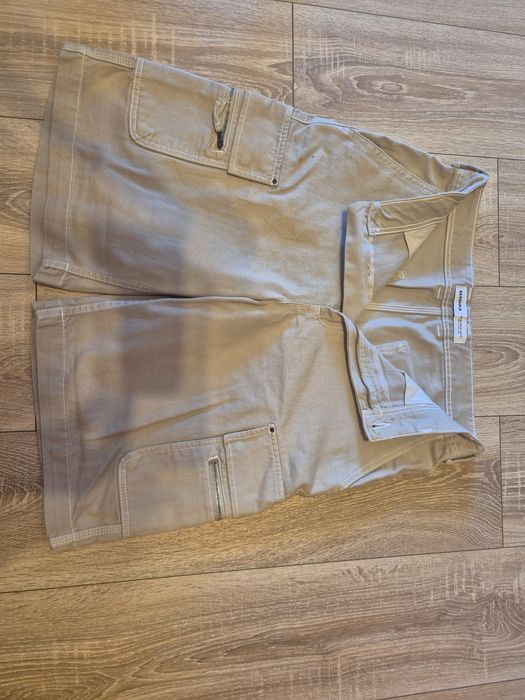Pantaloni scurti cargo de la Bershka