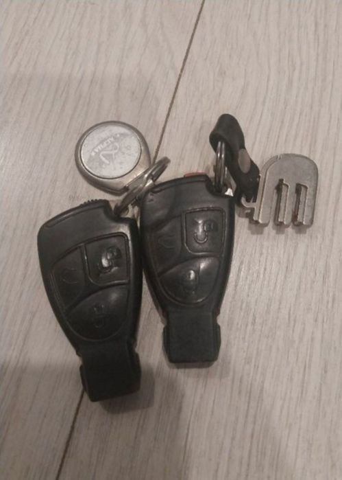 Оригинални ключове за Bmw Mercedes Vw Audi Toyota Nissan Mazda Renault