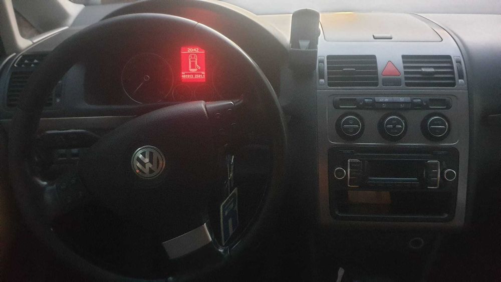 Volkswagen Touran 1.9 TDI • 2008 • Automată • 2.600 €