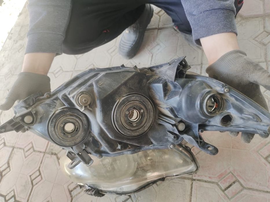 Фары на Toyota Corolla