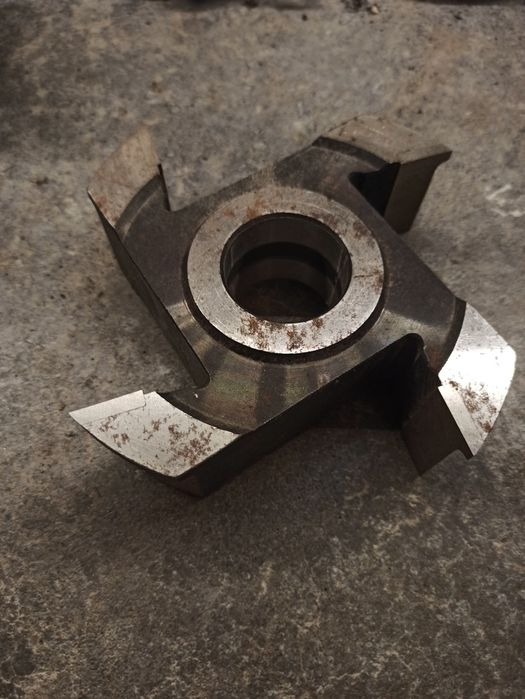 фрезови глави за изработка на дървени врати