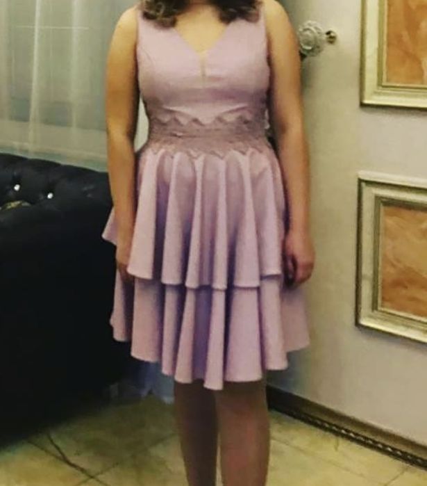 Розовое платье с блестками