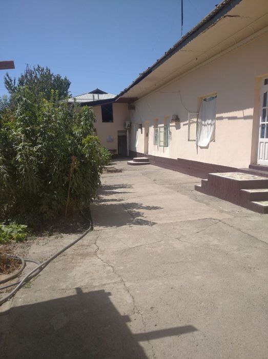 Uchastka sotiladi yer narxida Bek baraka bozori orqasida 100-150 metr