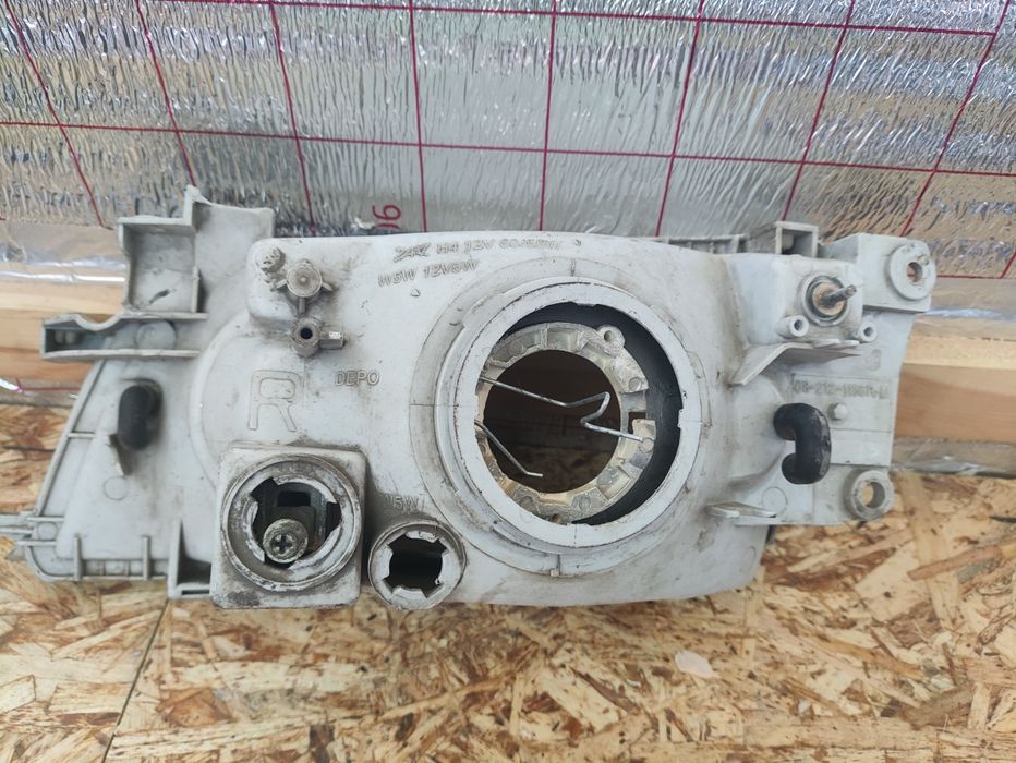 Фара левая и правая Carina E /Карина Е