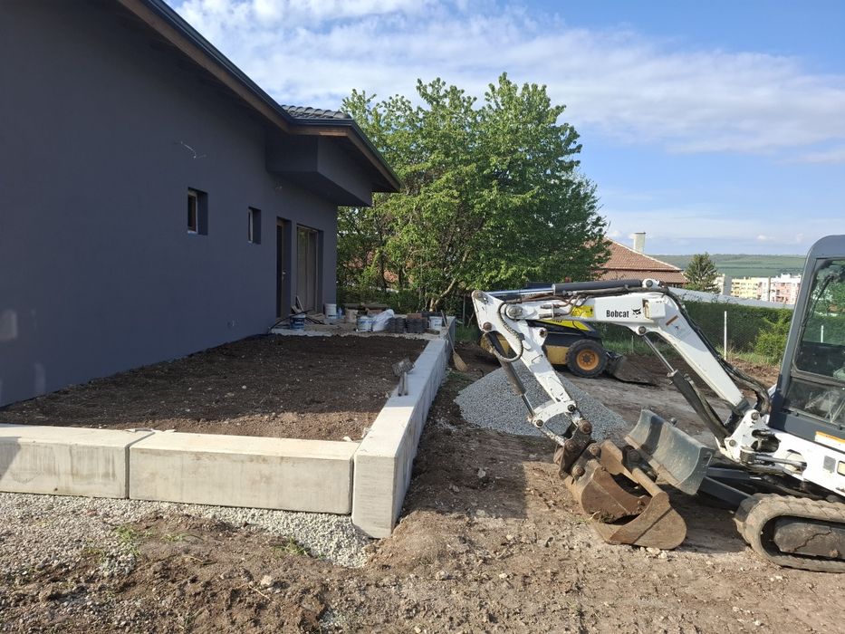 Услуги с мини багер и бобкат(самосвал)