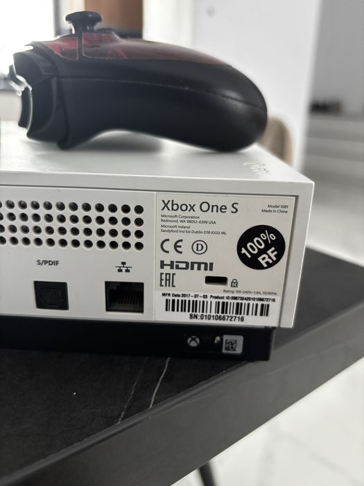 Xbox one S + controller + jocuri