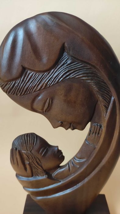 Дървена фигура на Св.Богородица и Младенеца