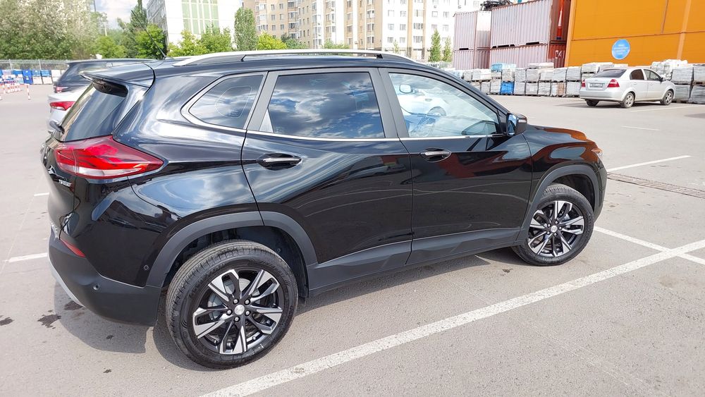 Chevrolet Tracker 2 Premier машина