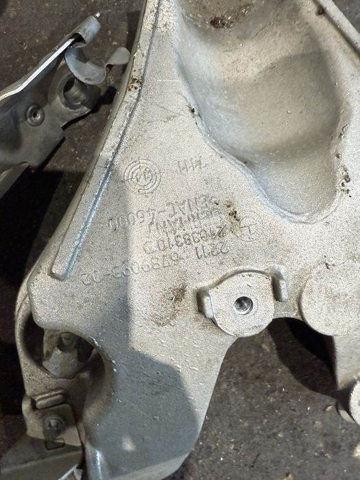 Лапи за двигател bmw m2 f87 m3 f80 m4 f82 лапа бмв м2 ф87 м3 ф80 м4