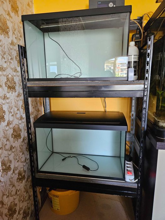 2 acvarii din sticla cu capacitate 50 L fiecare,iluminare LED,suport