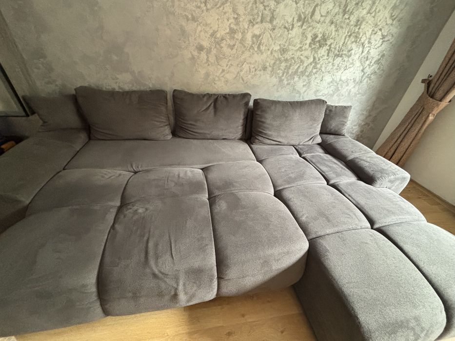 Vând colțar extensibil cu ladă depozitare .