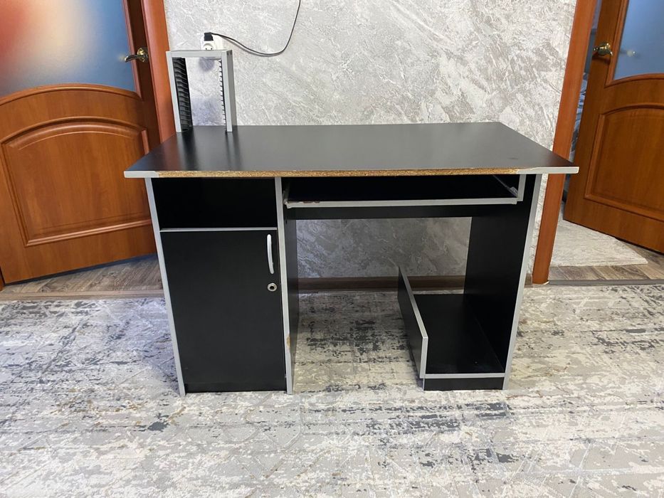 Стол компьютерный