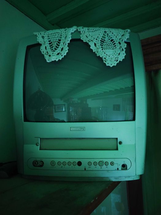 Video Samsung TV cabluri si 10 casete cu filme anii 90