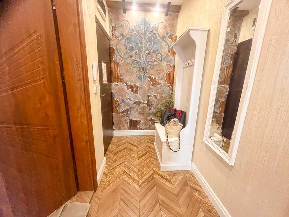 Дава се под наем Двустаен апартамент в Русе, Център - 62 кв.м за 561 € - Снимка #11