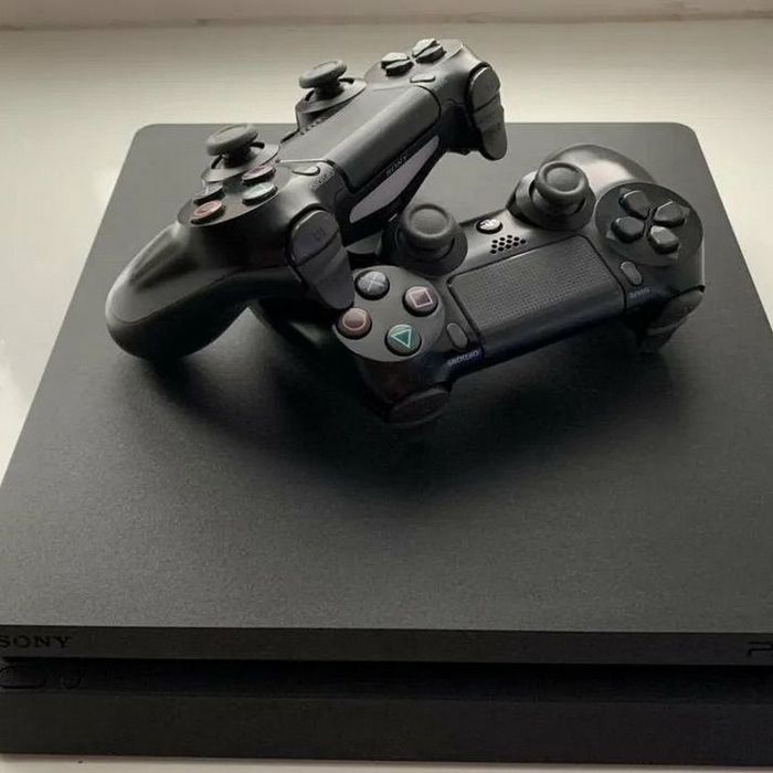 Playstatiyon 4 slim 1Tb с играми
