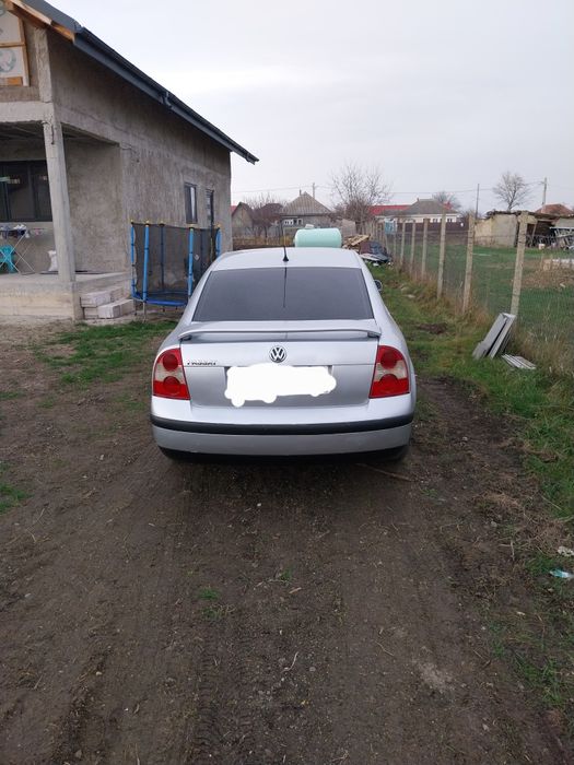 De vanzare passat b5.5 anul 2001 motor 1.6 benzina !5000 de lei