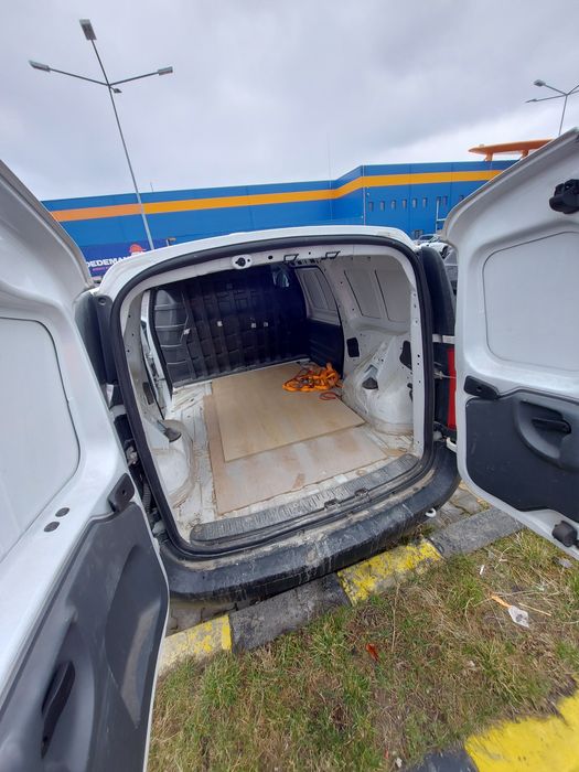 Vând Dacia Logan Van