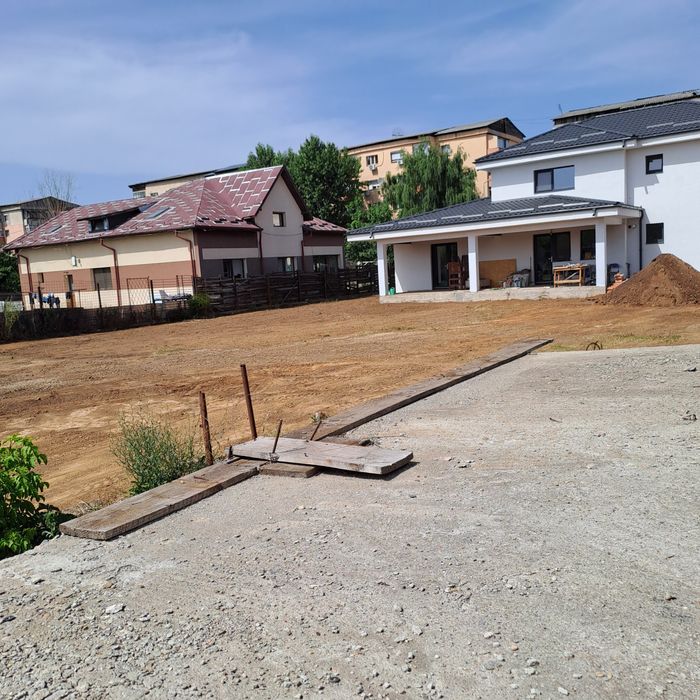 Inchiriez miniexcavator/execut lucrari/ demolări