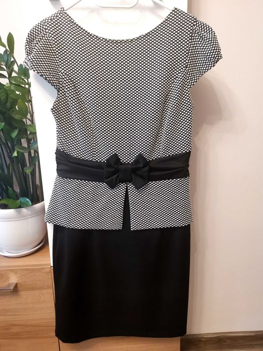 Официална Рокля с изрязан гръб