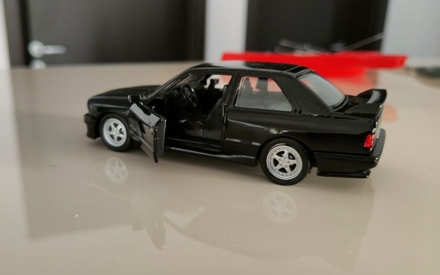 Macheta BMW M3 1987 BMW Ursuleț din aluminiu ( disponibil Negru sau Alb , preț fix pe bucata) 20cm lungime