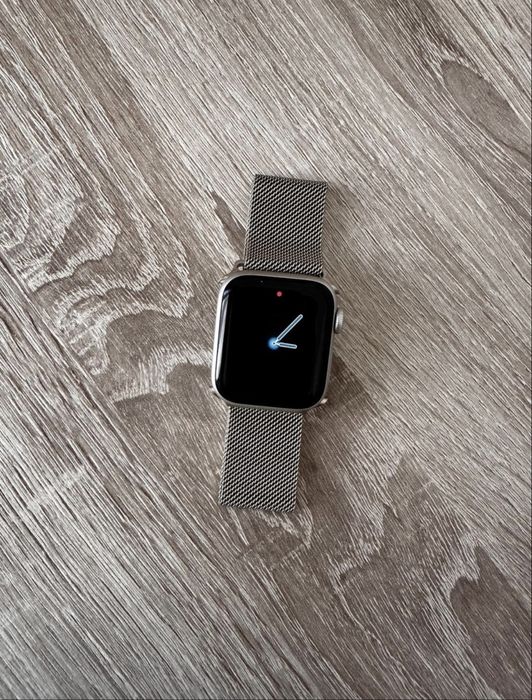 Продам Apple Watch SE 2 (2022), 40 мм, Starlight