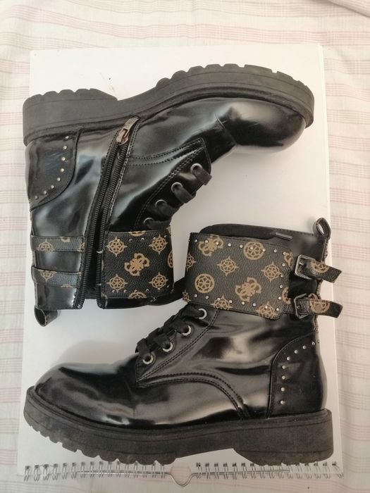 Дамски спортни обувки