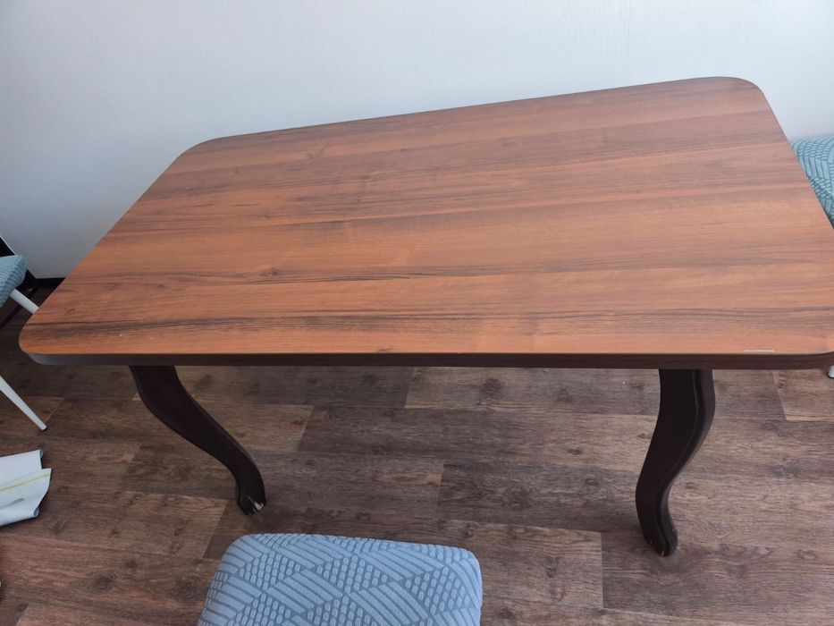 Продам стол обеденный