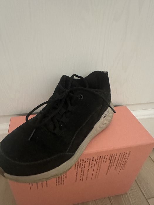 Кросовки фирмы skechers размер 36