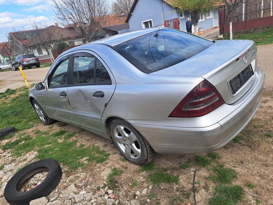 Mercedes C 220 cdi 2003 nu are acte este  radiat 590€