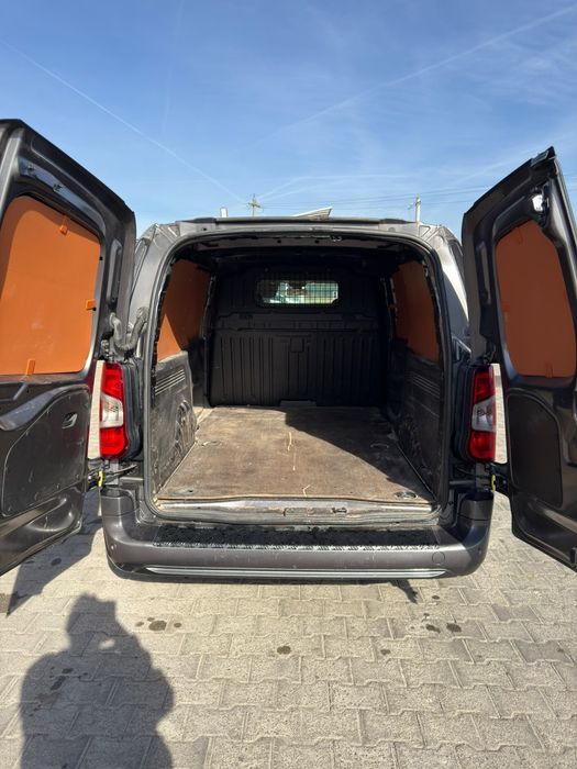 Vand Opel combo anul 2021