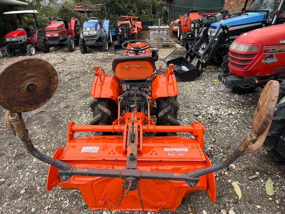 Трактор KUBOTA B7001  4x4