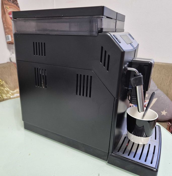 De vanzare Aparat Cafea SAECO LIRIKA  + inca unul de pieseA SUP041