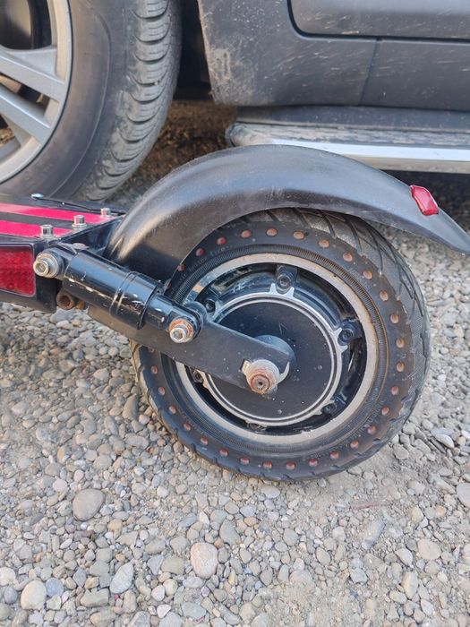Trotineta electrica JRH. Bateria tine putin