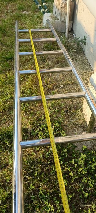 Scara de piscina sau strant