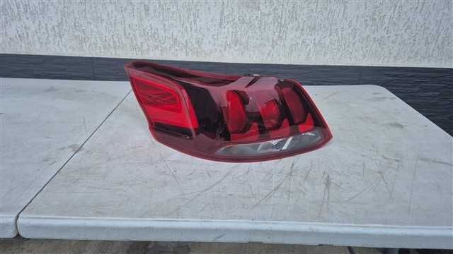 Stop Lampa Stanga spate pe aripa Peugeot 301 cod 9817301180