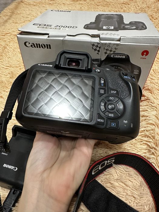 Фотоаппарат canon 2000d