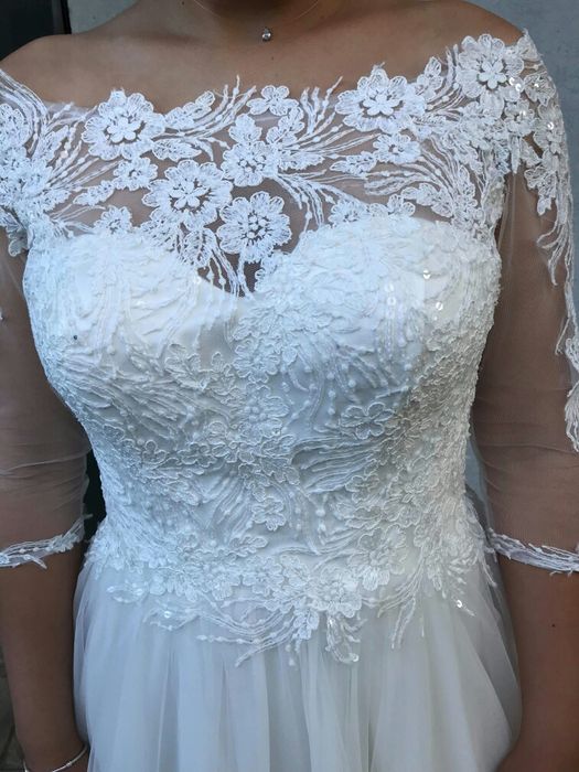 Vand sau inchiriez Rochie de mireasa cu trena