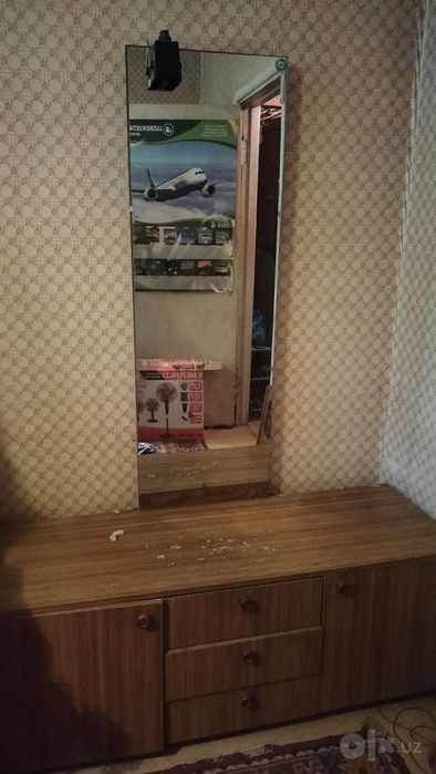 Трюмо, б/у в нормальном состоянии