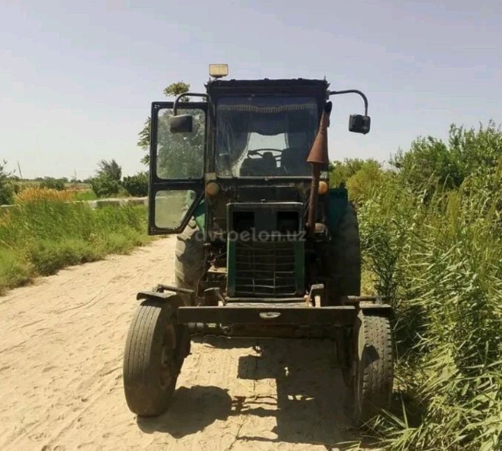 T40 traktor sotiladi