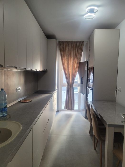 închiriez apartament Lux la Adora Park