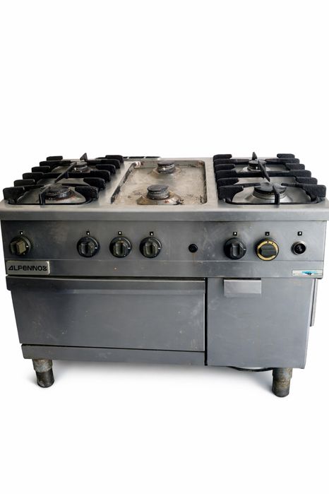 Професионална газова печка с котлони и плот за заведение Alpeninox