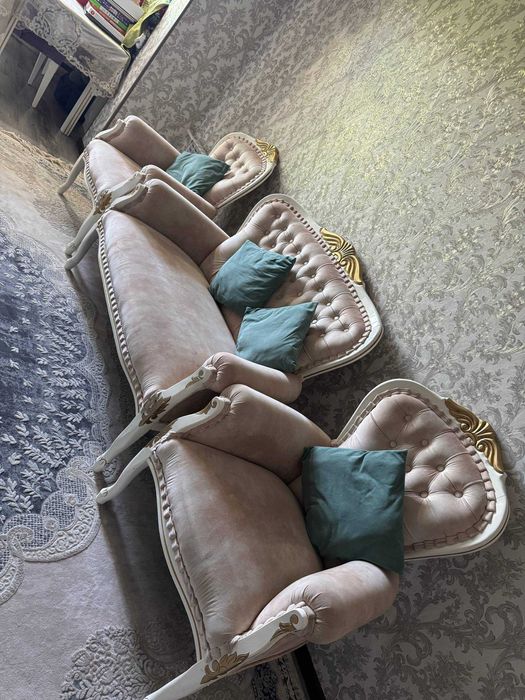 Мебель для гостинной: диван и 2 та кресло