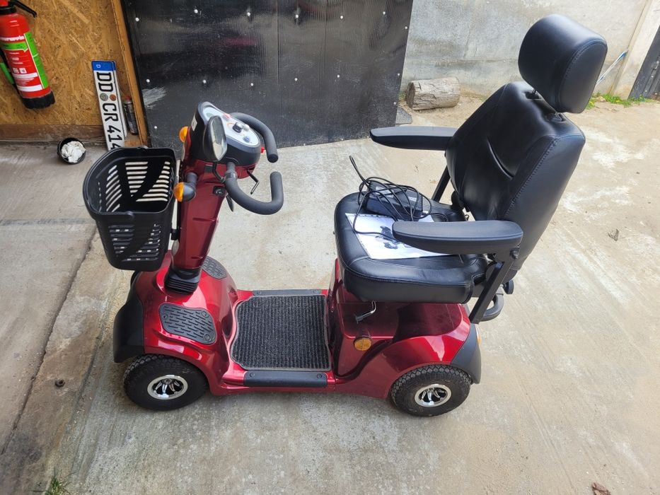 Scuter carut electric pentru persoane cu dizabilități