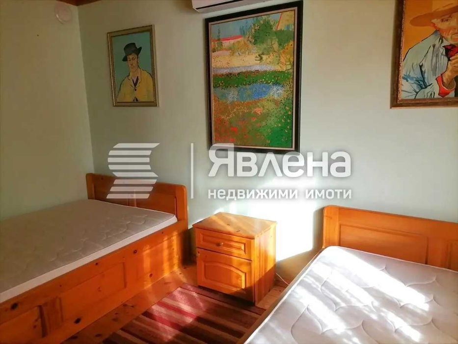 Продава Къща с. Костенец