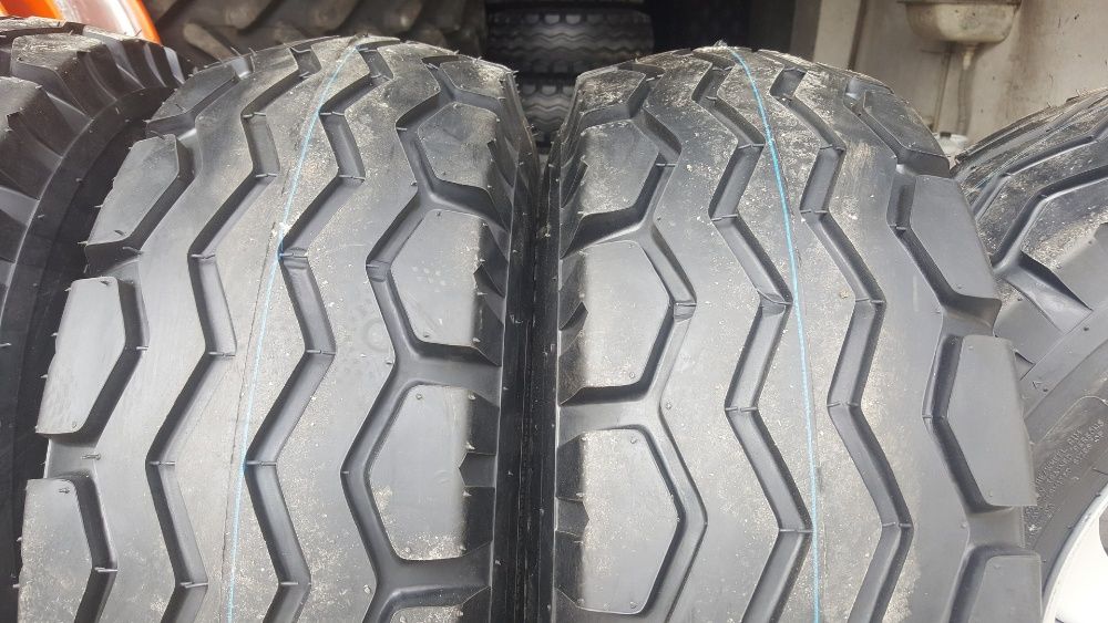 Cauciucuri noi 10.0/75-15.3 montate pe janta tubeless 10PR remorca