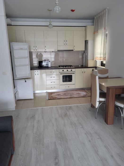 Inchiriez apartament