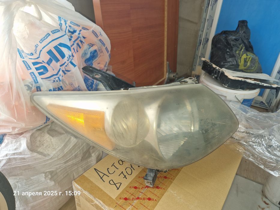 Фара понтиак вайб , pontiac vibe,  правая