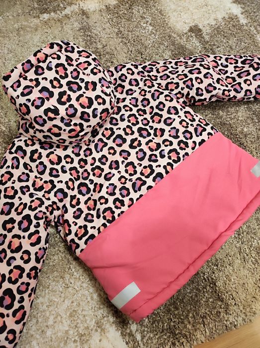 Подплатено яке с качулка, размер 116 см.